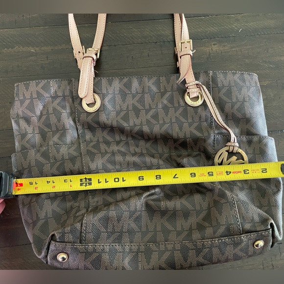 Michael kors purse - Picture 13 of 13